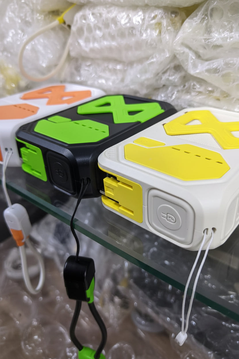 R07 10,000mAh 22.5W Fast Charging Powerbank with Built-in Cables & MagSafe