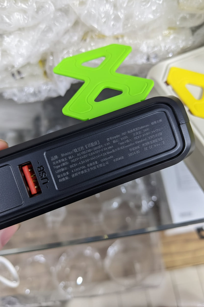R07 10,000mAh 22.5W Fast Charging Powerbank with Built-in Cables & MagSafe