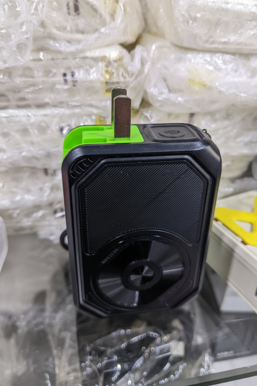 R07 10,000mAh 22.5W Fast Charging Powerbank with Built-in Cables & MagSafe