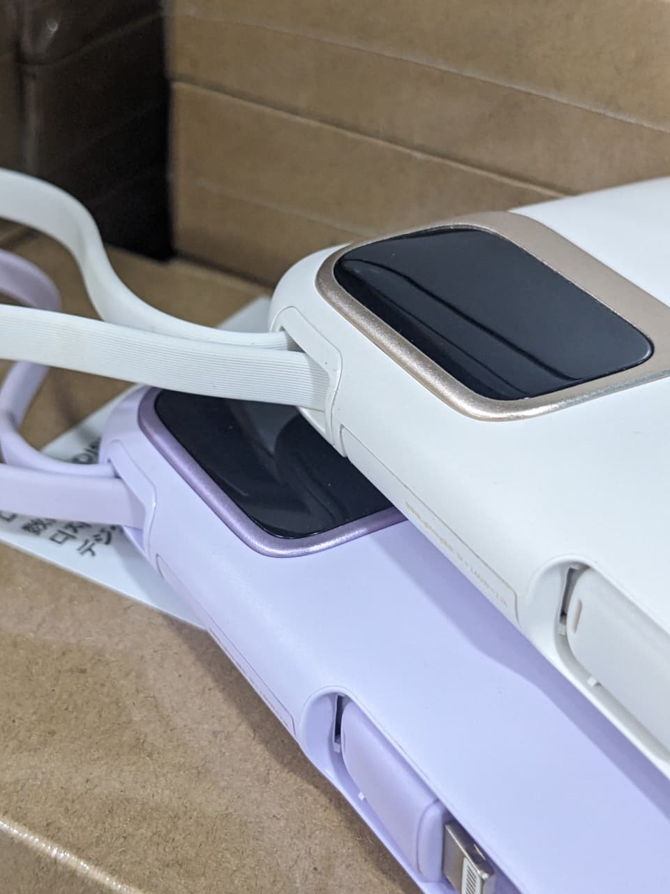 Ai SOLOVE 10000mAh Compact Power Bank with Built-In Lightning Cable